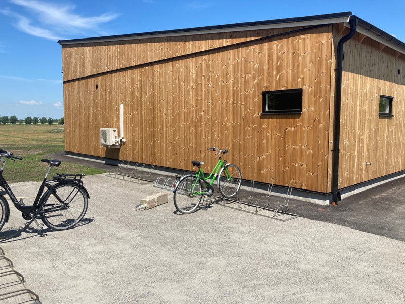 Två nya platser att parkera din cykel eller MC/moped.